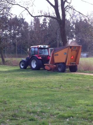 Metaal detectoren, kabel zoek systemen, foto s van vroeger, vele gaten gegraven, alles is geprobeerd echter we hebben hem nog niet.