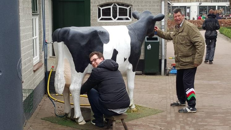 Naast veel verschillende dieren stonden er in de natuurtuin van de kinderboerderij ook fruitbomen, diverse soorten planten en was er een moestuin.