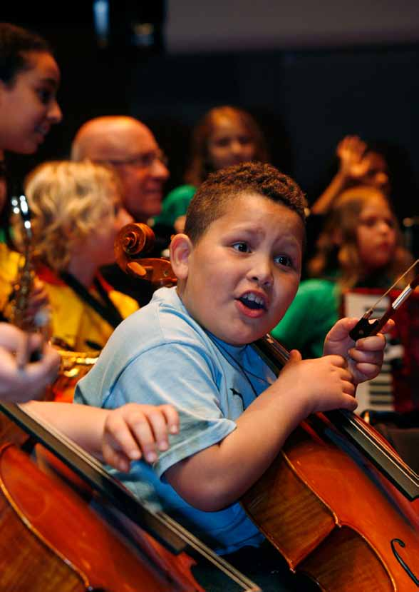 Deelnemer IKEI-concert: Best wel cool! Slechts 14 procent van de Nederlandse kinderen tussen 5 en 17 jaar leert een muziekinstrument bespelen. SKVR wil álle kinderen in Rotterdam bereiken.