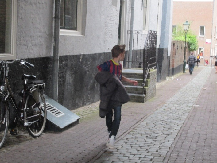 1.16 Zierikzee Zierikzee binnen de vesten In de binnenstad van Zierikzee hebben leerlingen van Binnen de Veste en Sint Willibrordus ons meegenomen door de binnenstad maar ook een gedeelte van Malta