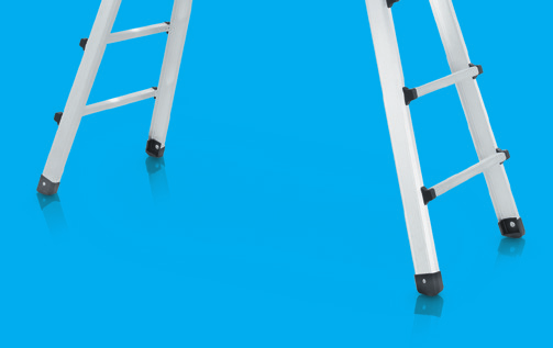KLIMMATERIALEN ZARGES voert een assortient dat bestaat uit eer dan 500 soorten ladders, rolsteigers, werkplatforen, trappen en brugconstructies.