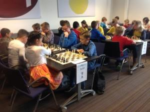 In de partij speelde Katja 33 Kc4. Wit haalde haar laatste stuk erbij met de stille zet 34.Td1, waarna het mat was na 34.Dd8 Dd3#.
