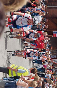 Als je in een groep fietst, of meedoet aan bijvoorbeeld de Elfstedentocht of de Amstel Gold Race, dan moet je goed op je medefietsers letten, in verband met de veiligheid.