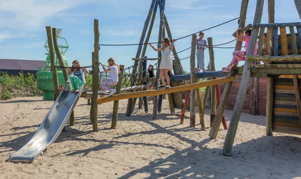 Strandpark Recreëren met de duinen als buren Meer dan strand. Naast het zonnen en mooie wandelingen maken op het strand is er nog veel meer te doen.