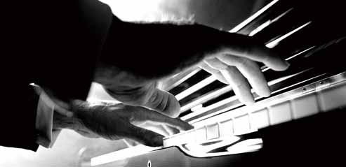 && De Piano aanpassen ee De aanslaggevoeligheid aanpassen U kunt de aanslaggevoeligheid van het klavier aan uw eigen speelstijl aanpassen.