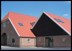 Deze unieke dakpanplaten zijn snel leverbaar en kunnen op bijna iedere gewenste lengte geproduceerd worden.
