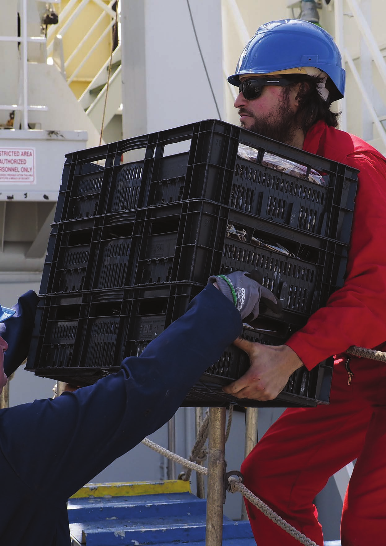 We faciliteren zeeonderzoek, zilte landbouw en maricultuur, ondersteunen onderzoek naar alternatieve energieopwekking in de Waddenzee en zijn thuishaven van de Nederlandse zeeonderzoeksvloot.