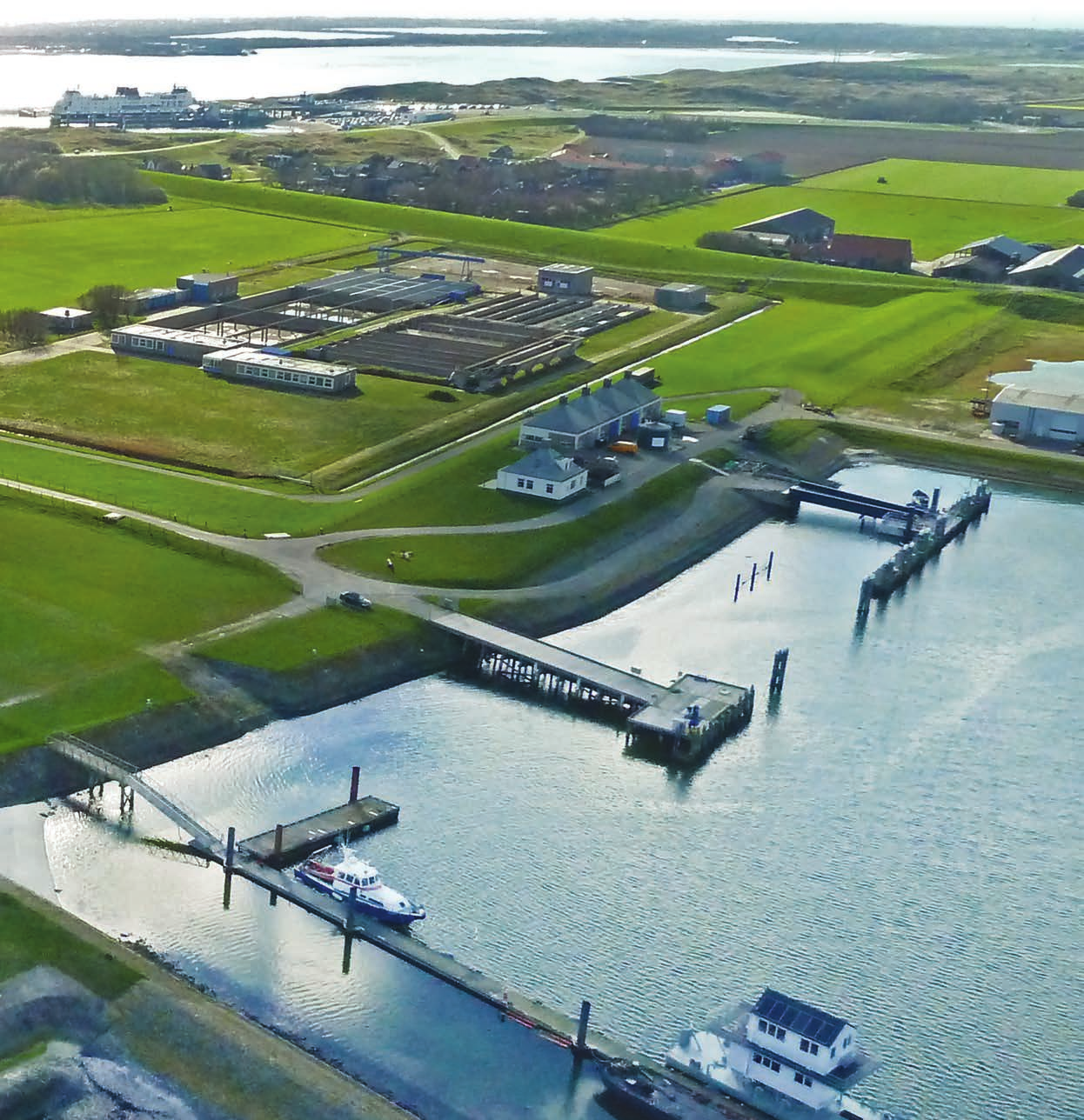 Seaport Texel maakt het mogelijk andere, industriële bedrijvigheid te verplaatsen richting t Horntje: één maritiem logistiek centrum voor aan- en afvoer van grondstoffen en bulkgoederen over zee en