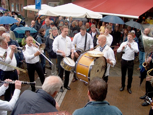 Bezoek evenementen Harddraverijdag en Waterweken trekken meeste bezoekers De Harddraverijdag is net als eerdere jaren het best bezochte evenement. Ruim de helft van de Enkhuizers heeft dit bezocht.