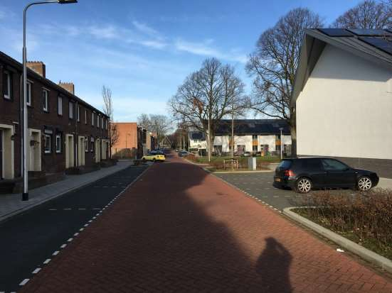 straat en het inrichten van tuintjes. 17 Een voorbeeld is de D r Jemus Jaat, een tuin voor en door de buurt waar buurtbewoners planten en groenten kunnen verbouwen.