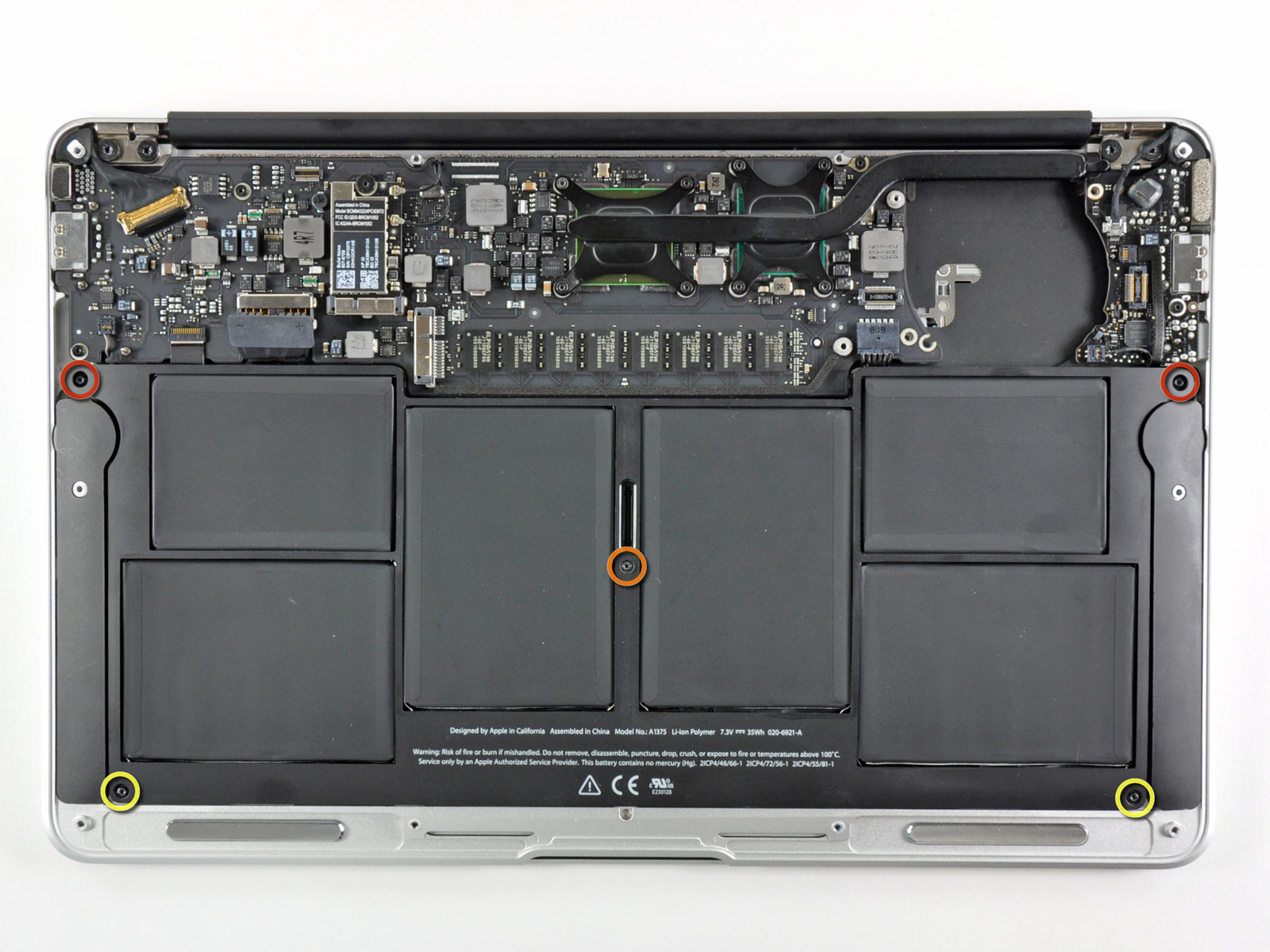 Stap 11 I / O-kaart Verwijder de volgende vijf schroeven waarmee de batterij hoofdletters: