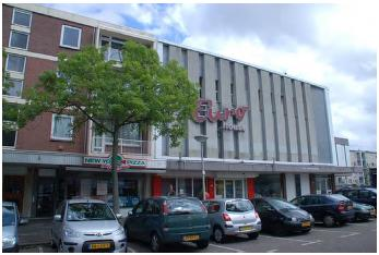 1. Inleiding Het pand van de voormalige bioscoop Eurocinema, grenzend aan het winkelcentrum Leyweg, staat al jaren leeg.