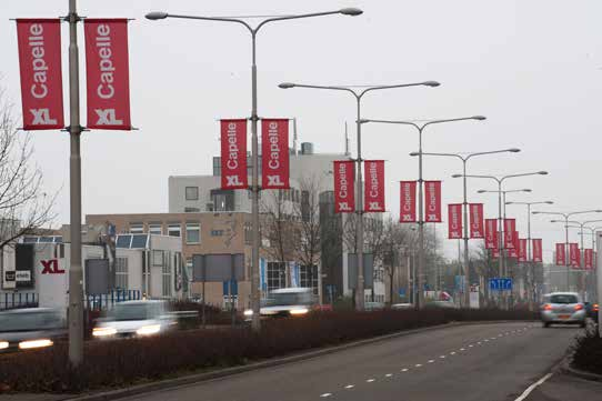 VLAGGEN EN BANIEREN Vlaggen en banieren zorgt direct voor een gezellige sfeer. Niets staat zo vrolijk dan een rij wapperende vlaggen.