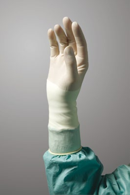 De Sempermed operatiehandschoenen onderscheiden zich vooral door de unieke combinatie van een perfecte grip, een subliem tastgevoel en een optimaal draagcomfort.