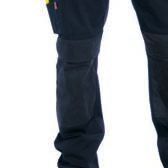 ergonomie voor actieve arbeid Beide B&C PRO broeken hebben verstevigde zakken die geschikt zijn voor kniebeschermers, met een flap en verstevigde klittenband (Velcro )-sluitingen.