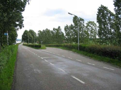 De oevers van de Kanjel vormen een groene passage haaks op het Julianakanaal. De bermen langs het Julianakanaal worden gevormd door bloemrijk grasland.