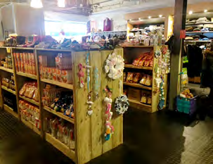 Na onder meer Helmond en Almere zijn er sinds dit jaar ook in Amsterdam en Rotterdam sociale supermarkten geopend.