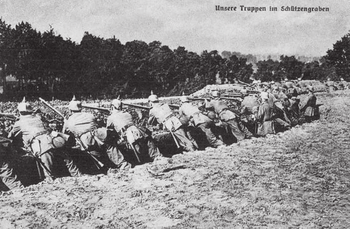 Op 3 mei hebben de laatste Britse troepen van de 27 ste en 28 ste Divisie zich teruggetrokken uit de boog rond Ieper tot op de heuvelruggen van Frezenberg en Westhoek in