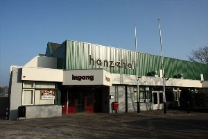 Hanzehal geopend in mei 1968 (herbouw in 1981 na brand) behoort tot de grootste sporthallen van Nederland (3.