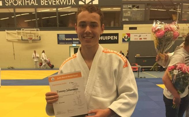 In 3 rondes ontving leraar Alex Kuiper meer dan 50 judoka s die zich hadden opgegeven voor judo.