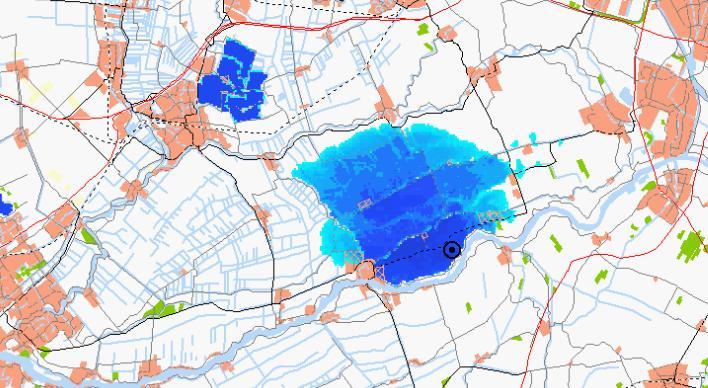 De relatief grote ruimtelijke verschillen in toename in waterdiepte hangen samen met de manier waarop dijkring 15 overstroomt.