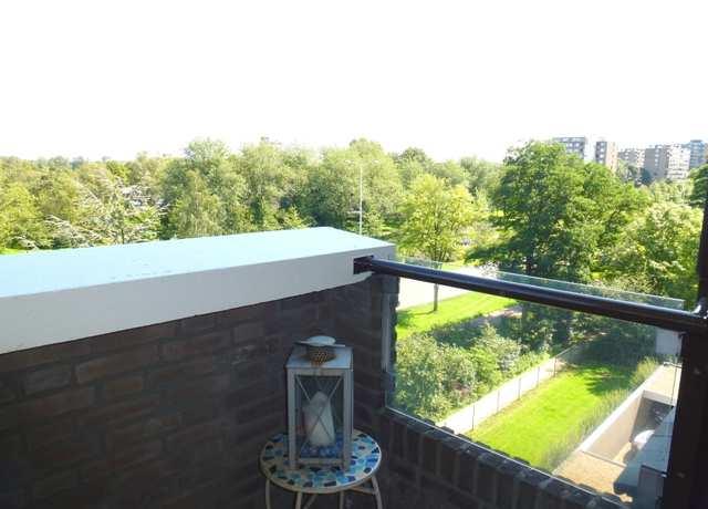 balkon met fraai groen en wijds uitzicht.