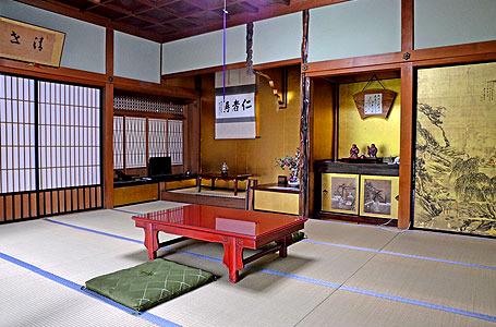Ryokan Luxueuze Japanse pensions in traditionele stijl met tatami en futons.