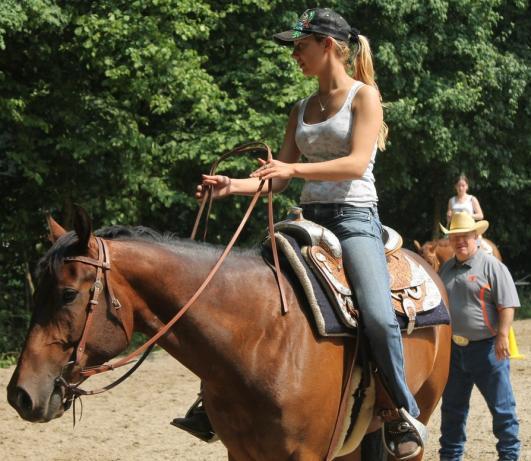 Als ruiter met eigen paard, hetzij een Quarter Horse of ander western gereden paard, kunt u aan dit event deelnemen.