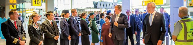 Bericht van de CEO Schiphol 100 jaar: bezoek Zijne Majesteit Koning Willem-Alexander aan Schiphol Voor Royal Schiphol Group was 2016 om meerdere redenen een enerverend, intensief en turbulent jaar.