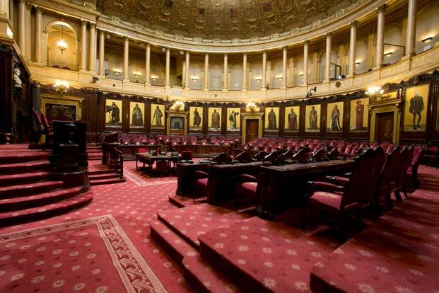 Kamer en Senaat: verschillen en gelijkenissen Het Federaal Parlement bestaat uit twee verschillende instellingen: de Kamer en de