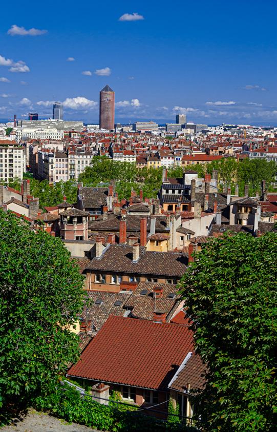 DAG 2: Lyon (O-A) Vandaag krijg je volop de kans om Lyon een prachtig gerestaureerde stad te ontdekken. Onze dag start met een busrit langs de Fourvière-heuvel.