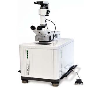 herkennen. Nadat de slides in het magazijn van de EUROPattern microscoop zijn geplaatst, wordt er automatisch een foto genomen van de slides met een kleurencamera.