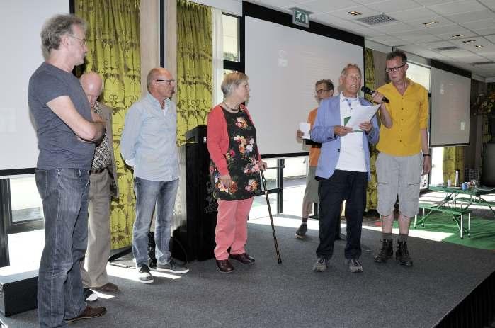 Op ini ti a tief van de drie oud-voor zit ters van onze club, na me lijk Toon Schrij ver, Jan Bruins en René Lae nen is er een nieu we edi tie tot stan d ge ko men met de ti tel Een zaam maar niet al