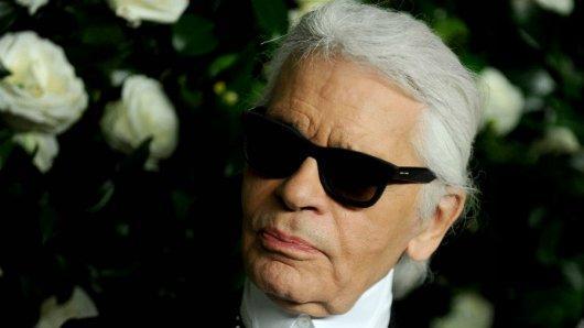 'Parfum net zo belangrijk als kleding' Kijkt menig senior uit naar zijn pensioen, Karl Lagerfeld doet er op zijn 79ste juist nog een schepje bovenop.