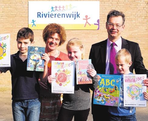 Ligtlee heeft zaterdagavond 31 maart uit handen van burgemeester Andries Heidema de Bronzen Legpenning van de gemeente Deventer ontvangen.