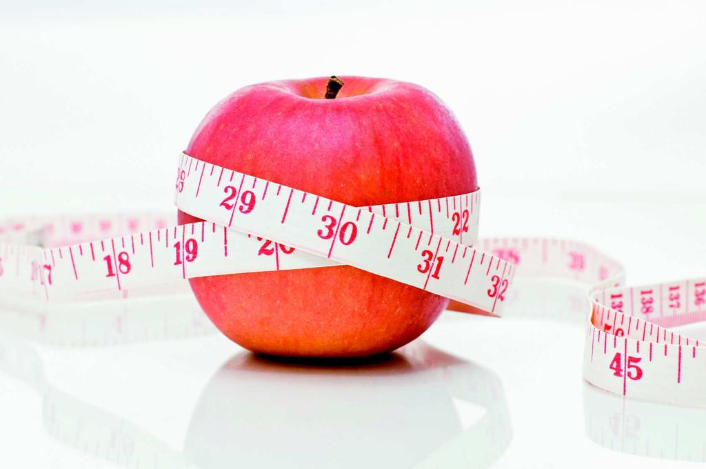 Naast het berekenen van de BMI kunnen we ook de middelomtrek meten. Dit geeft een indicatie over de abdominale vetmassa, de hoeveelheid vet die opgestapeld is ter hoogte van de buik.