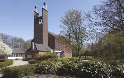 4 welstand in Elsrijk huis, de Pauluskerk met dominee- en kosterswoning aan de Wolfert van Borsselenweg, de kerk en pastorie aan de Graaf Aelbrechtlaan.