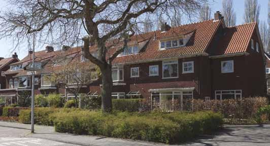 8 welstand in Elsrijk 14 De woningen aan de Van der Veerelaan zijn gebouwd in de jaren dertig. Aan het ontwerp van bijna alle woningen is individuele aandacht besteed.