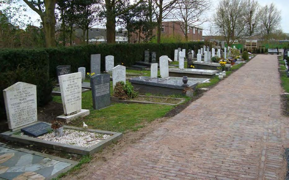 5.1.4 Algemene begraafplaats, Valkenburg 2. Vervangen/aanvullen grafnummerbordjes Omschrijving probleem / knelpunt Bij veel graven ontbreekt een tegel met het grafnummer.