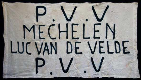 Nr. 197 Luc Van De Velde, Partij voor Vrijheid en Vooruitgang (PVV) (spandoek) Mechelen Fysieke details Katoen Geverfd Blauw/wit