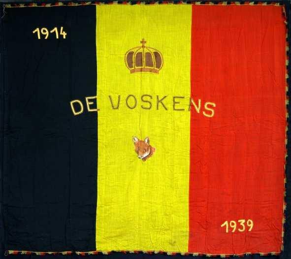 Nr. 184 1939 De Voskens, Diesterweg s Hulpkas Antwerpen Fysieke details Linnen Borduurwerk Meerkleurig, zwart/geel/rode franjes Formaat 248 x 290 cm Goede staat Het veld