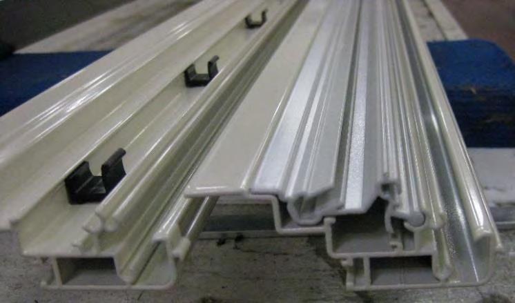 - 1.1.2) Aluminium klep klikken in Binnen Boven