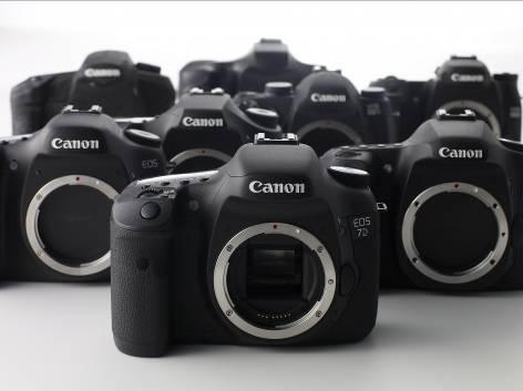Persbericht Onder embargo tot 1 september 2009 Een kijkje achter de schermen: de ontwikkeling van de nieuwe Canon EOS 7D Prototypes in de ontwikkeling van de EOS 7D Canon ontwikkelt al meer dan 50