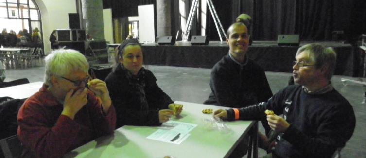 KUNSTPROEVEN MECHELEN In maart trokken we met Hilda, Benny, Gie, Luc en Kitty voor de 2 de keer met de trein naar Mechelen om te gaan kunstproeven.