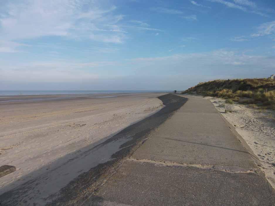 Op stap in eigen streek Van De Panne naar Bray-Dunes Een kleine voetreis De strandwandeling tussen De Panne en Bray-Dunes is ongeveer 5 kilometer lang en neemt gemiddeld anderhalf uur in beslag.