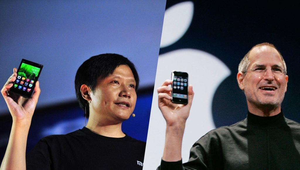 Links Lei Jun, rechts Steve Jobs. De overeenkomsten zijn groot, toch verschilt Xiaomi enorm van Apple.