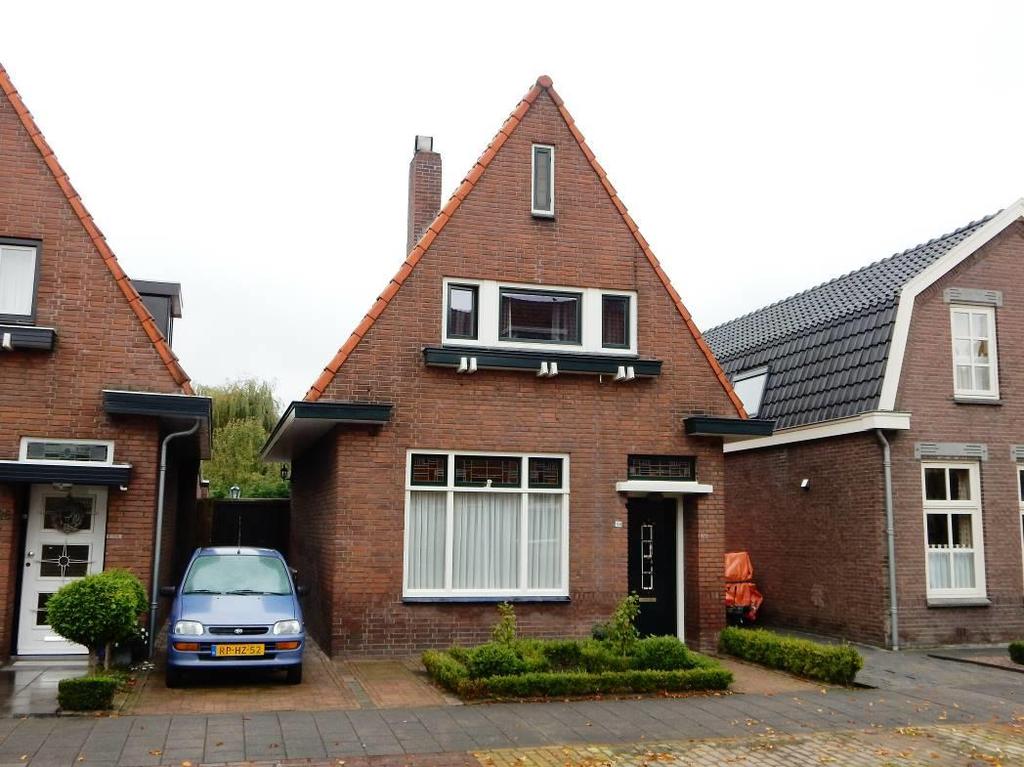 Julianalaan 124, 4941JG Raamsdonksveer Vraagprijs : 275.000 k.k. Vrijstaand uitgebouwd karakteristiek woonhuis met tuin en bergingen.