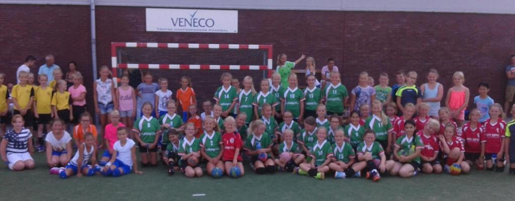 Foto : Grote opkomst in Westland bij oefenwedstrijdjes E-jeugd bij VELO, augustus 2015. De E-jeugd speelt vanaf 13.30 uur bij Westlandia, op Sportpark de Hoge Bomen in Naaldwijk.
