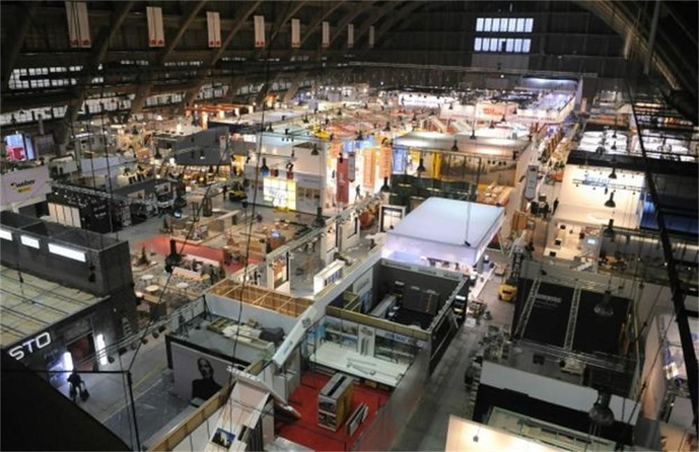 Thema MAT Materiaal Context en uitdagingen: Zicht op een van de hallen van de Heizelpaleizen tijdens Batibouw, het grootste Belgische salon dat