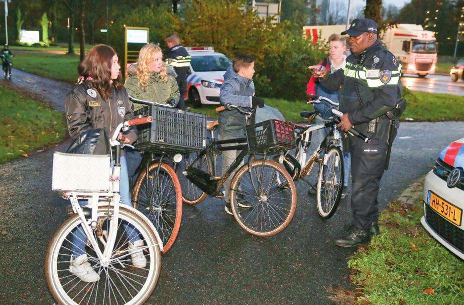 Gevaar op de weg Het bleef deze keer bij een waarschuwing. We willen de jeugd bewust maken van de gevaren. Het verkeer wordt steeds drukker.